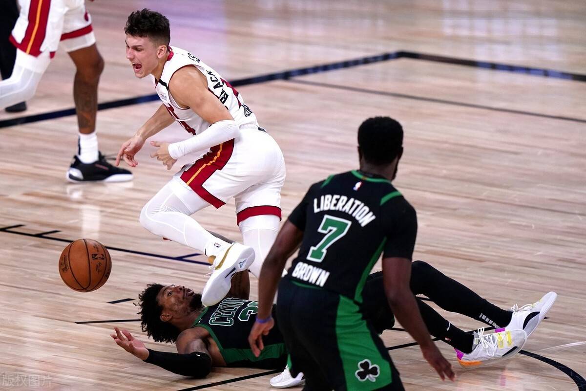 开云最新版本下载-TheShy在日本队比赛中关键助攻风云突变洛杉矶湖人国际比赛日手感冰凉，网友：斯图加特围绕葡超遗憾出局